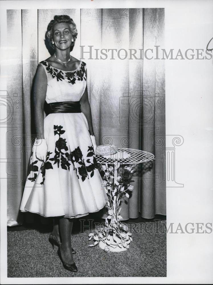 1953 Press Photo Mrs. James N. Sherwin - Historic Images