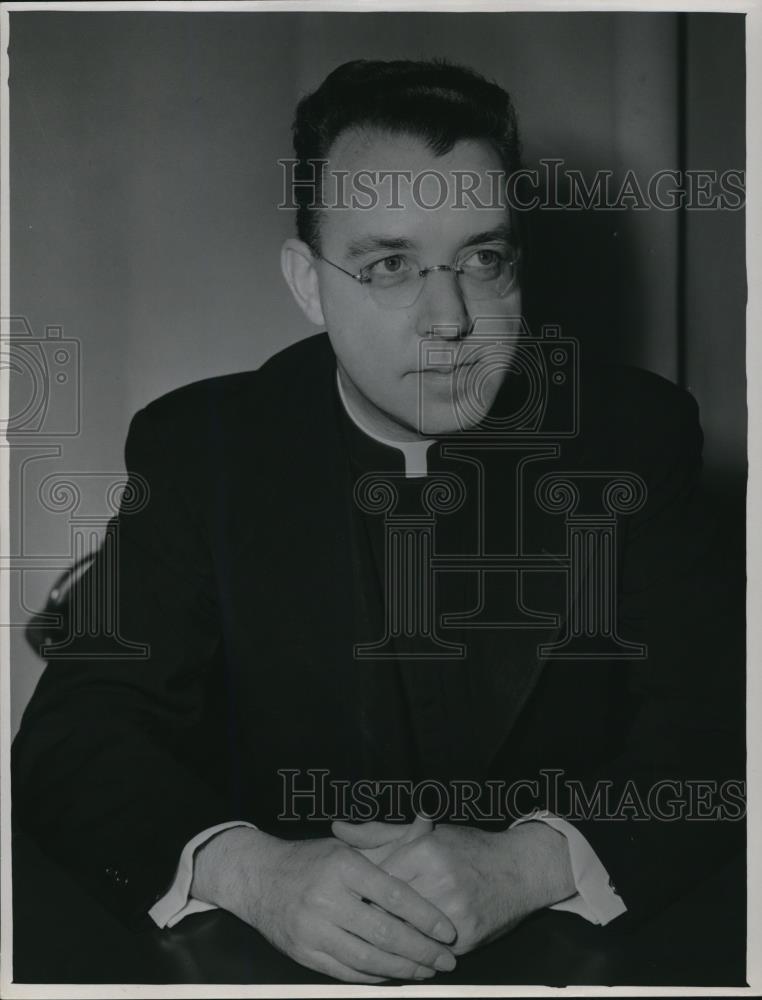 1952 Press Photo Rev Edward J Seward Vice Chancellor Cleveland Catholic Diocese - Historic Images
