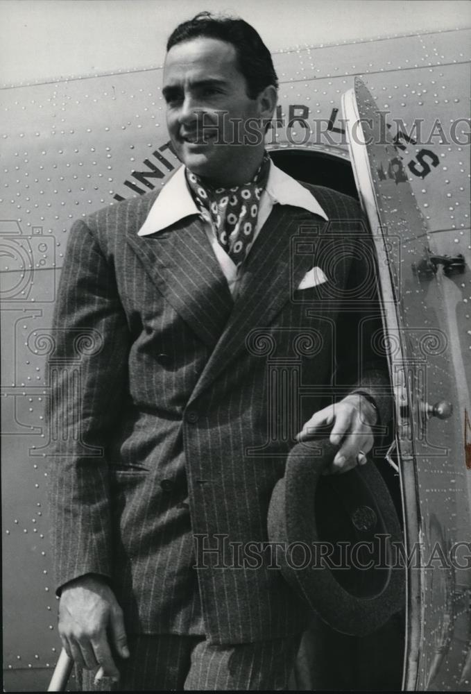 1937 Press Photo Buddy Rogers Band Leader Arriving in Cleveland - Historic Images