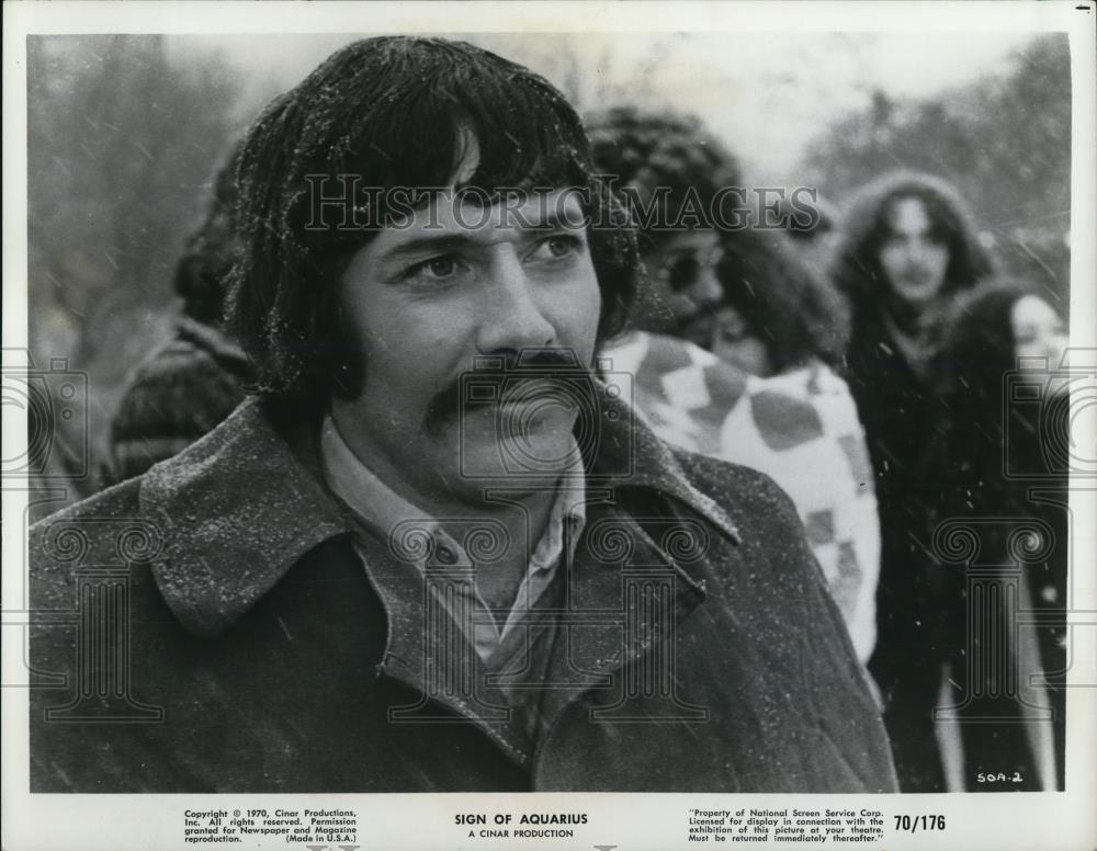 1970 Press Photo Mickey Schiff in Sign of Aquarius - Historic Images