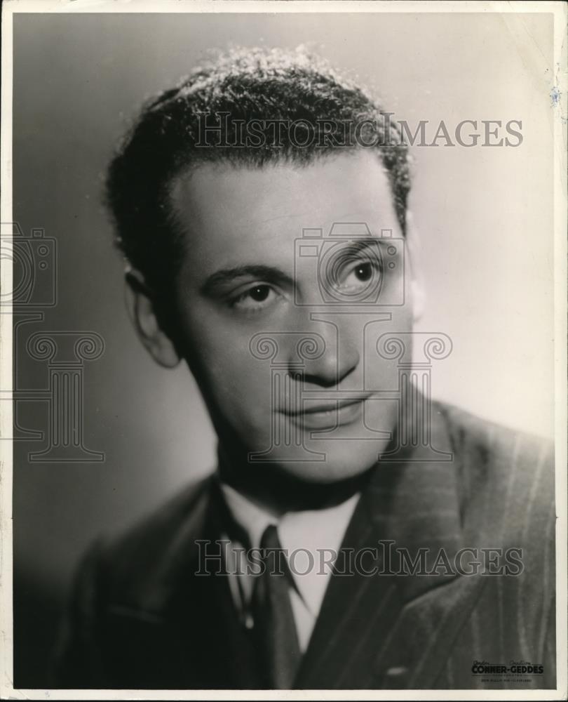 1943 Press Photo Charles Sherb Tenor - Historic Images