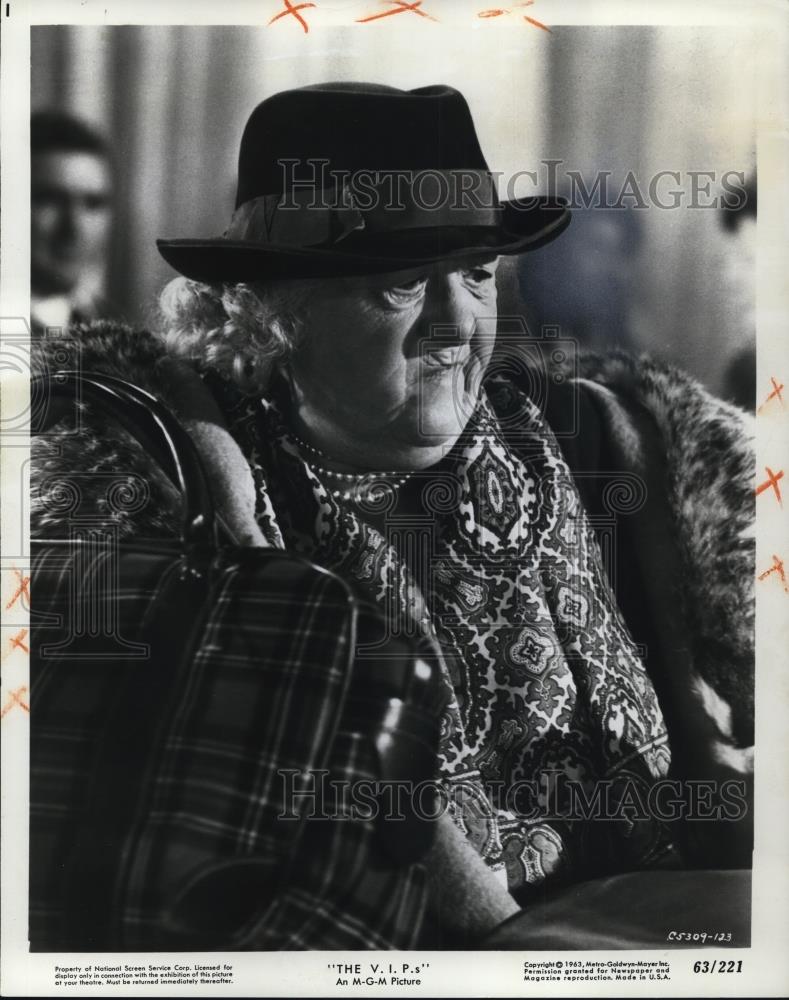 1963 Press Photo Margaret Rutherford in The VIP's - Historic Images