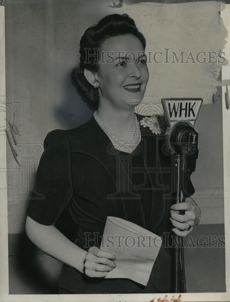 1942 Press Photo Milli Scanlon First regular Radio Announcer WHK WCLE - Historic Images