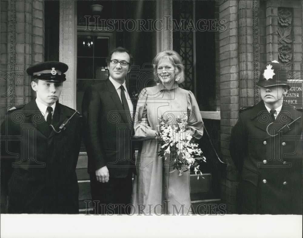 1980 Press Photo Playwright Harold Pinter Weds Lady Antonia Fraser - Historic Images