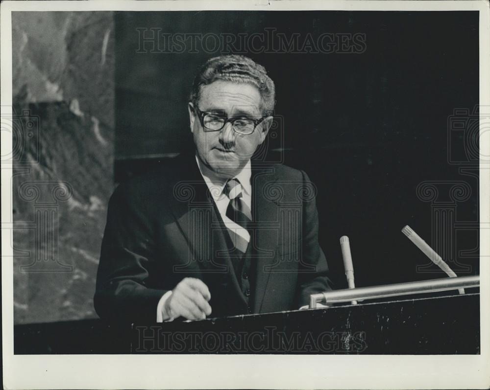 1976 Press Photo Kissinger  at UN Gen. Assembly - Historic Images