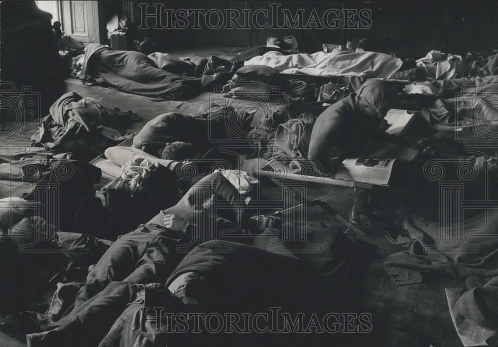 Press Photo Night Shift Workers Sleeping Downington Hall Renovation - Historic Images