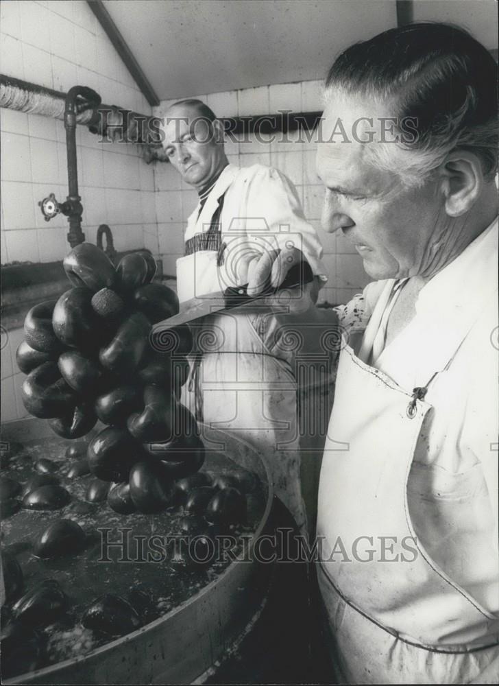 Press Photo Walter Marekey has made over 2000 tons of black pudding - Historic Images