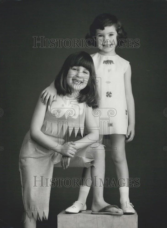 Press Photo Flissu Fashion - Historic Images