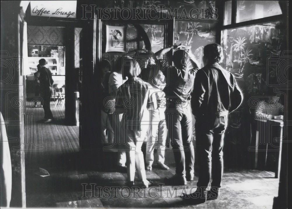 Press Photo Hotel Residents Hall Caribbean - Historic Images