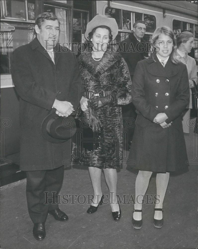 1972 Press Photo Dr. Carel de Wet,South Africa's new Ambassador to London & fam. - Historic Images