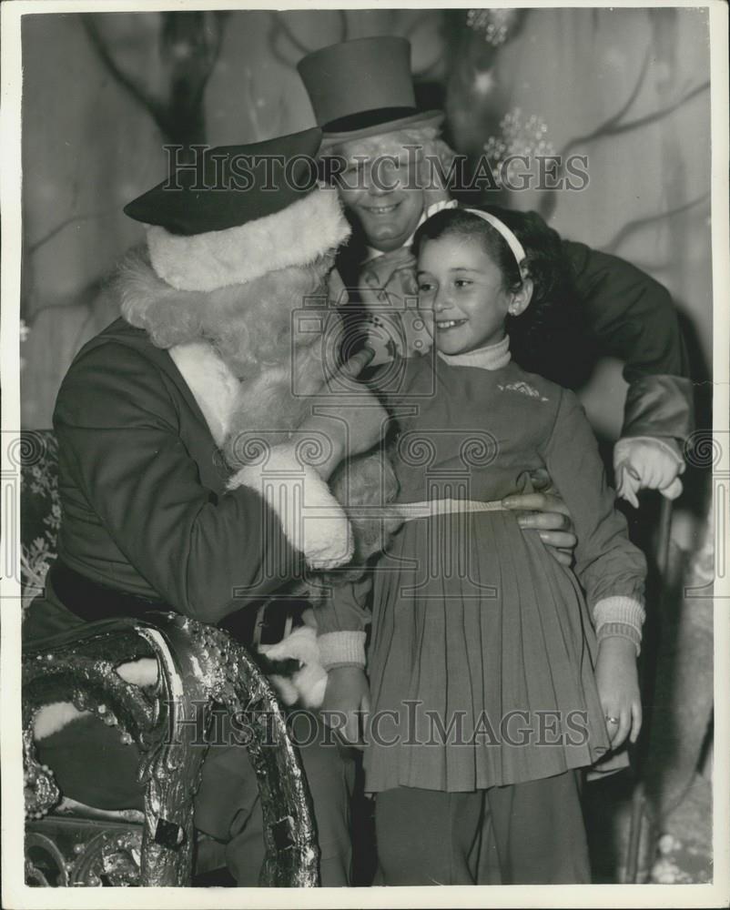 1956 Press Photo Child Refugee from Hungary Meets &#39;&#39;Santa Claus&#39;&#39; Jolan Blau - Historic Images