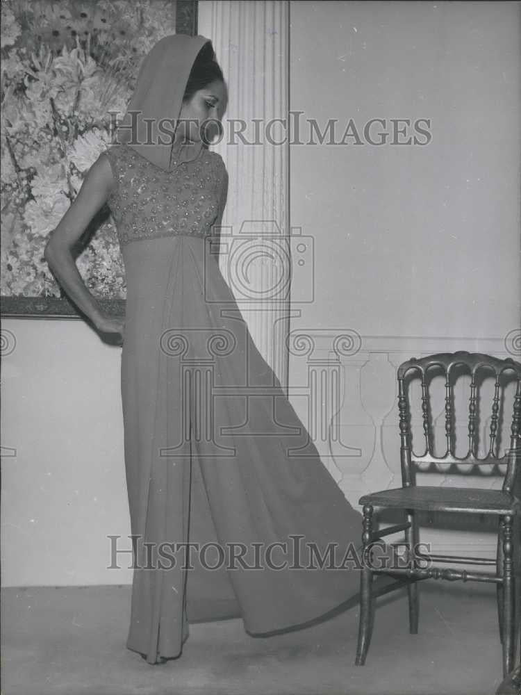 Press Photo Paris Fashions Craven Fuchsia Crepe Evening Dress - Historic Images