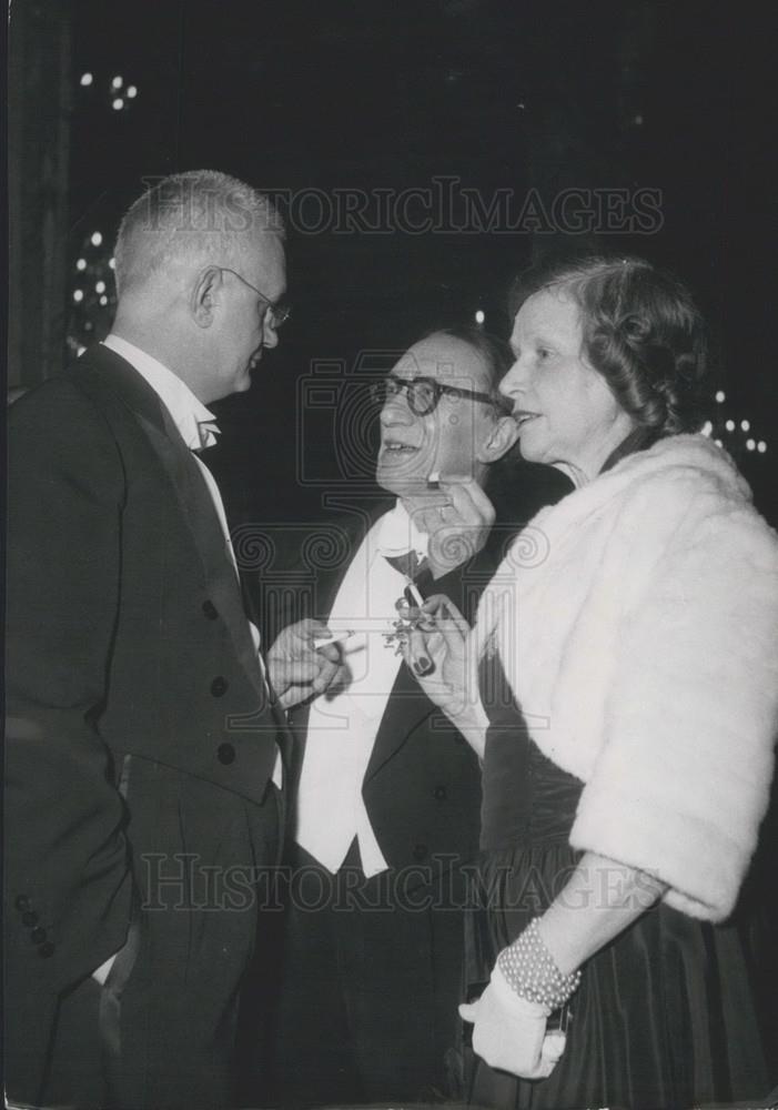 1953 Press Photo M.P A. Touchard ,author & art critic Robert Kemp & wife - Historic Images