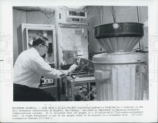 Press Photo Unique Rainfall Measuring System is Received at a Terminal in the Be - Historic Images