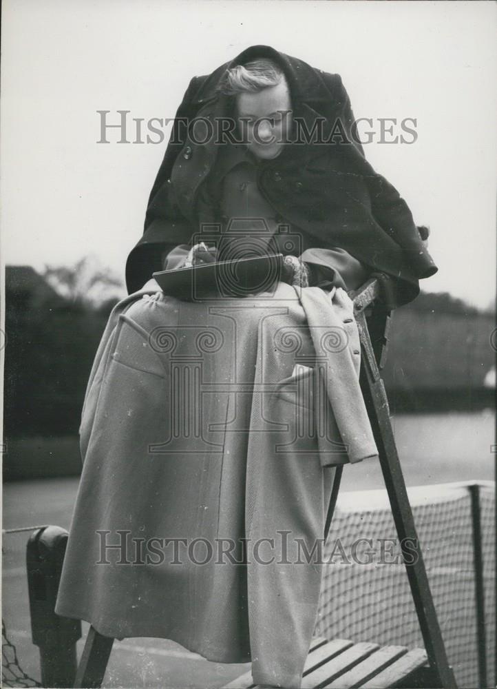 Press Photo 14 Yr Old Umpire At Surrey Hard Court Tennis Championships - Historic Images