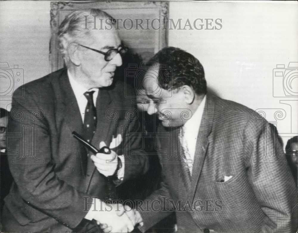 1967 Press Photo Agreement on South Arabia&#39;s Independence Signed in Geneva - Historic Images