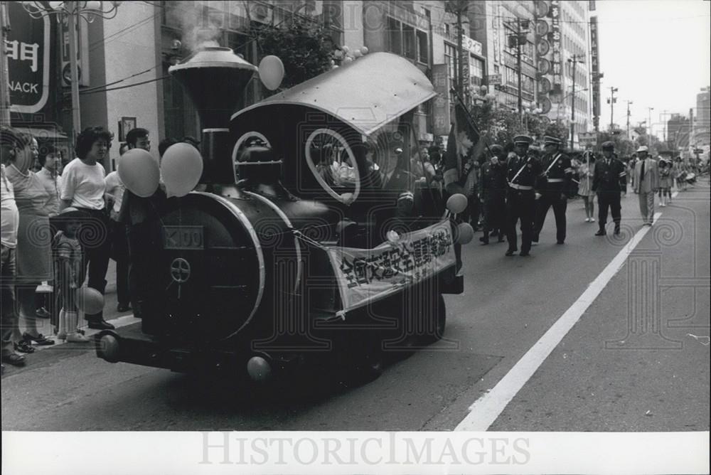 Press Photo Old Style Steam Engine Ikebukuro Downtown Traffic Safety Campaign - Historic Images