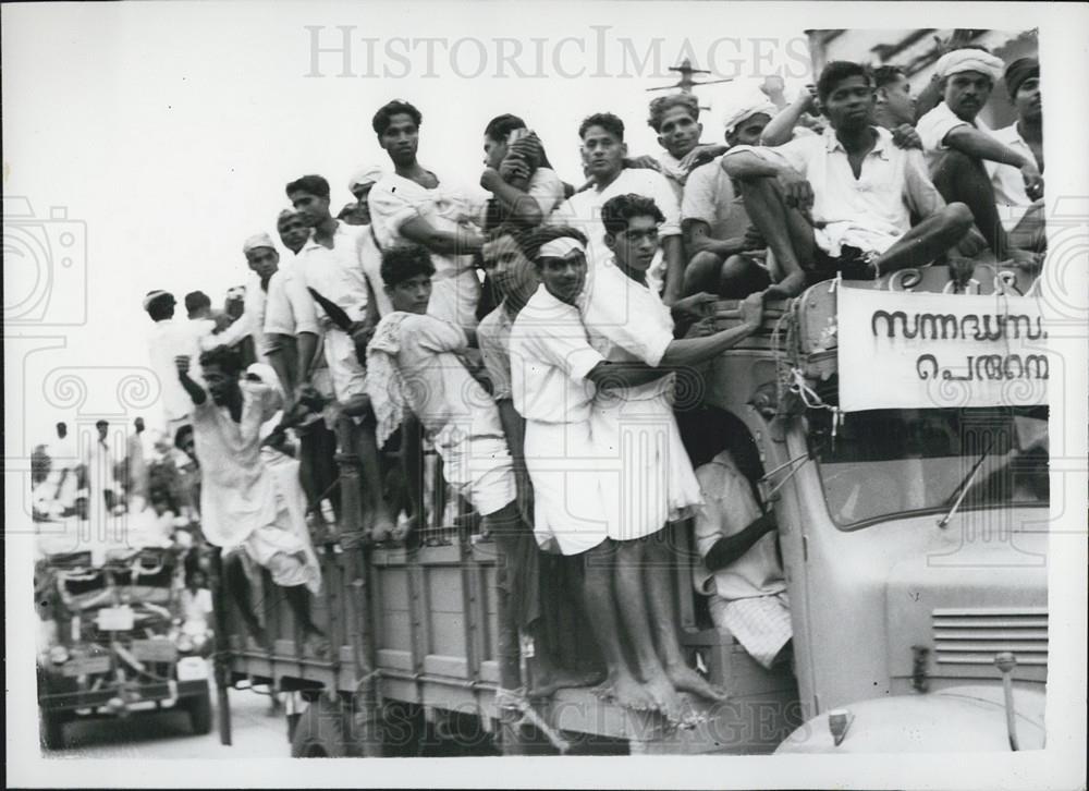 1959 Press Photo Police Open Fire on Demonstrators Society Killing 5 Kerala Sta - Historic Images