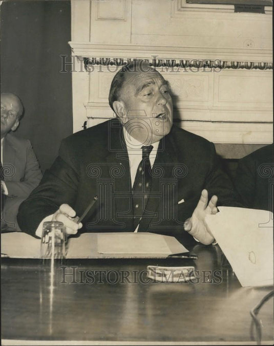 1963 Press Photo Sir Roy Welensky Speaks Press Conference Rhodesia House - Historic Images