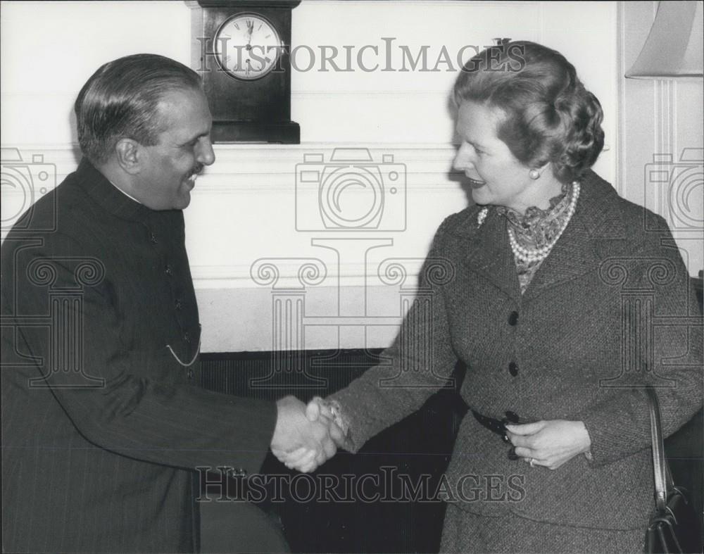 1980 Press Photo Pakistan President Zia calls on Mrs Thatcher - Historic Images