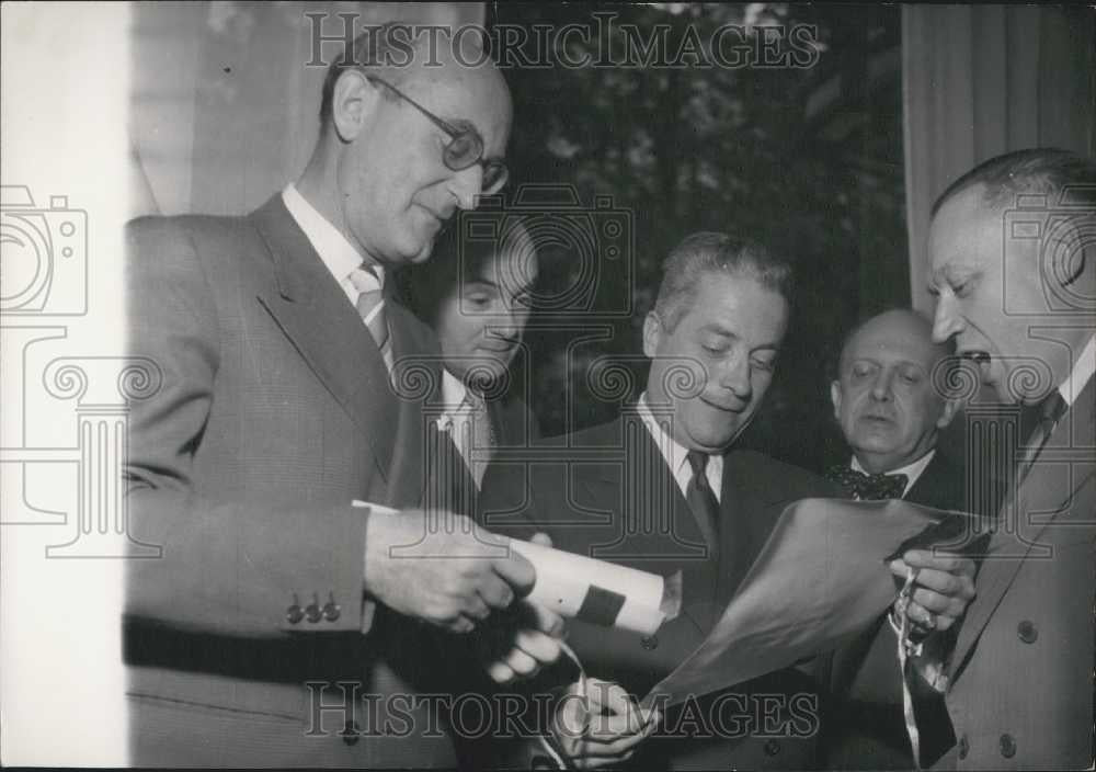 Press Photo E Centre National De La Cinematographie - Historic Images