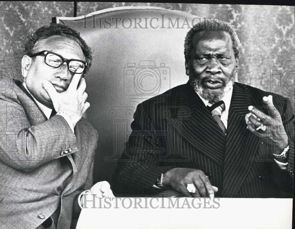 Press Photo President Jome Kenyatta with US Secretary of State Henry Kissinger - Historic Images