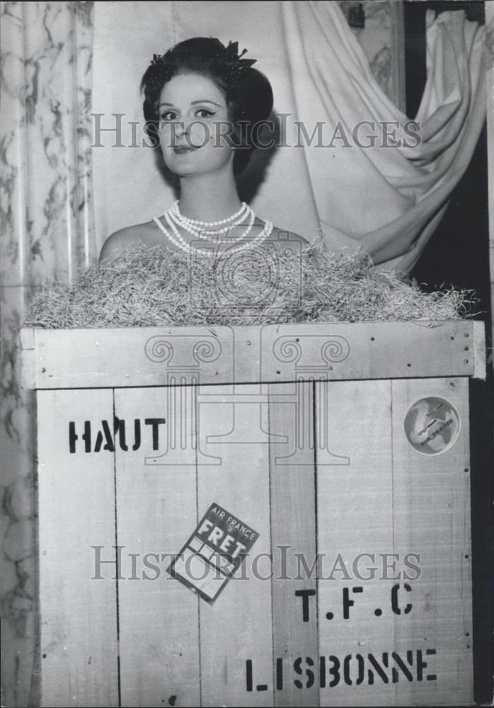1961 Press Photo Hair styles designed by the Paris hairdresser Henr Provost - Historic Images
