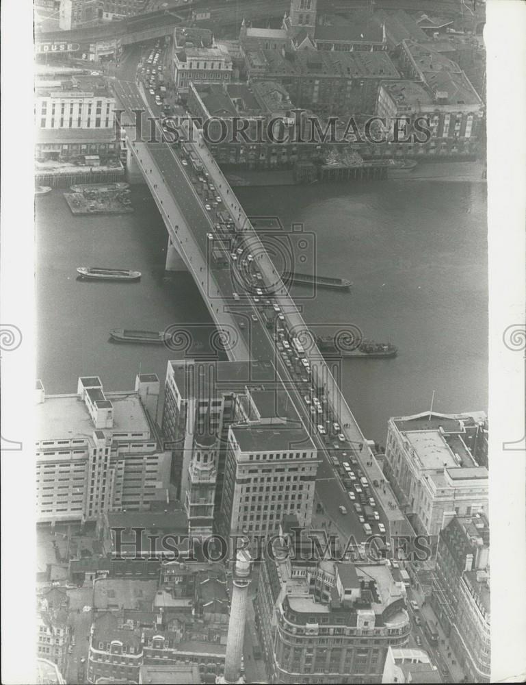 1973 Press Photo Rush Hour Traffic on the New London Bridge - Historic Images