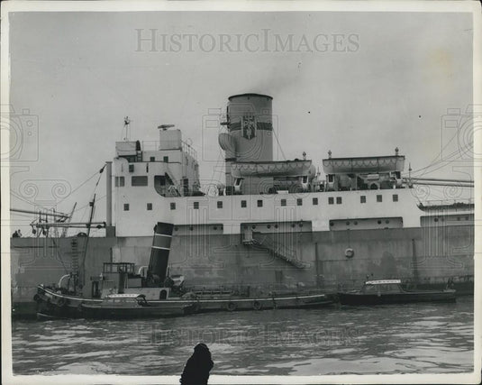 Press Photo POLICE STOP CORT SHIP IN THAMES - Historic Images