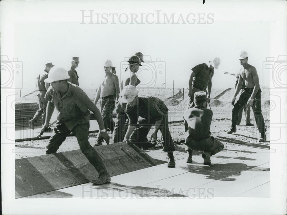 Press Photo Seabees from MCB-11 - Historic Images