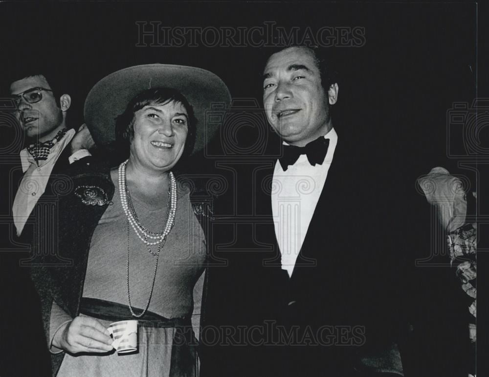 1973 Press Photo Bella Abzug Herman Badillo Boom Boom Room - Historic Images