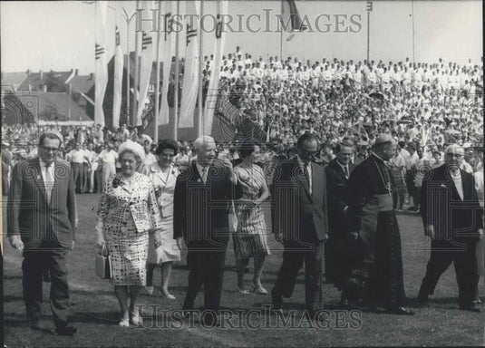1963 Press Photo German President Heinrich Lubke & Wife With Dignitaries - Historic Images