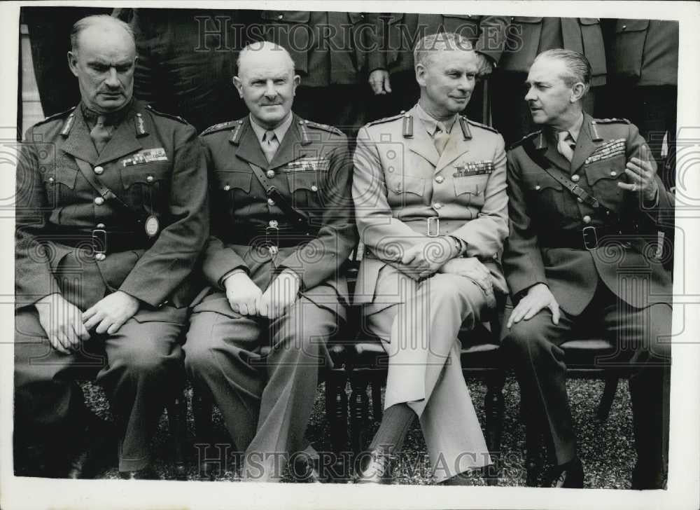 1956 Press Photo Annual Staff Exercise at Camberly - Historic Images