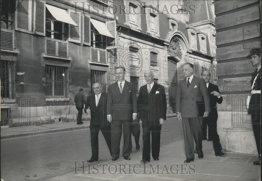 1959 Press Photo Signor Pella & Signor Segni strolling from the Embassy - Historic Images