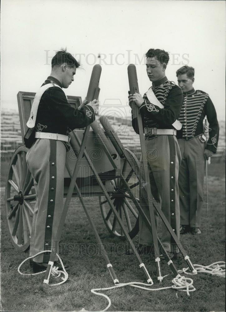 1958 Press Photo Rehearsal for Wollwich searchlight Tattoo. "Rockets - Historic Images