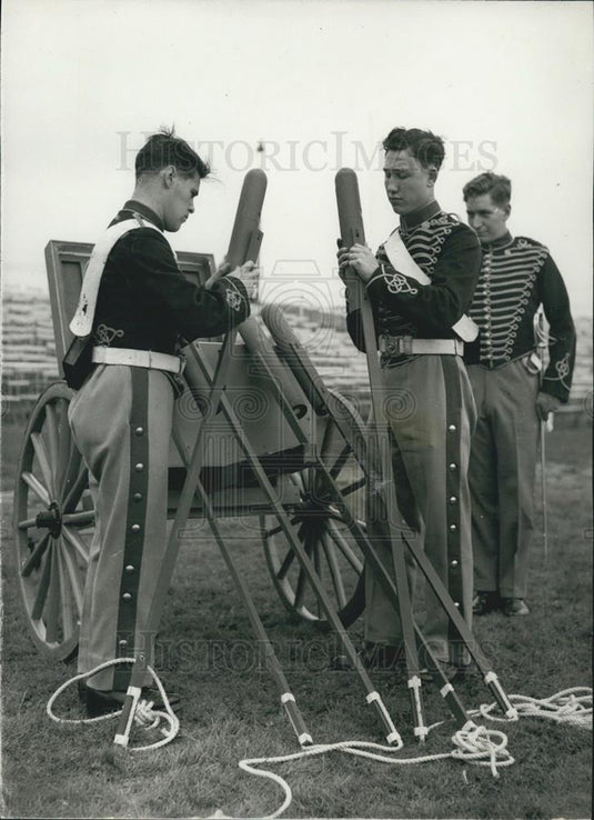 1958 Press Photo Rehearsal for Wollwich searchlight Tattoo. "Rockets - Historic Images