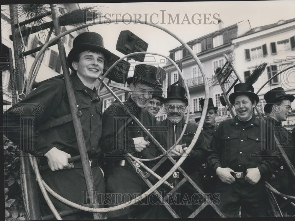 1991 Press Photo 200 Chimney Sweeps Wish Switzerland A Happy 700th Anniversary - Historic Images