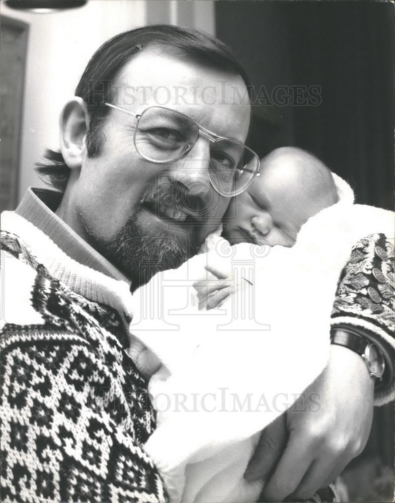 1973 Press Photo Singer Roger Whittaker - Historic Images