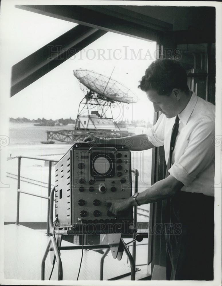 Press Photo Radio Telescope Royal Radar Establishment New Equipment - Historic Images