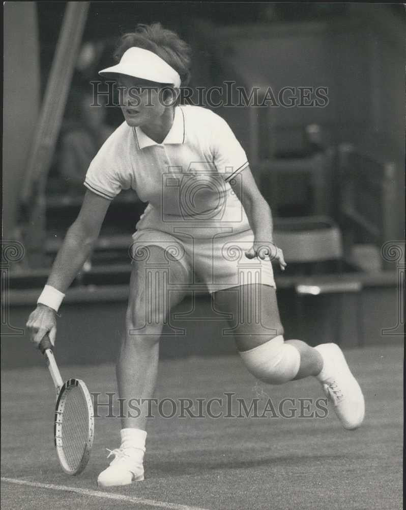 1966 Press Photo Ann Jones Beats nancy Richey in Wightman Cup Match - Historic Images