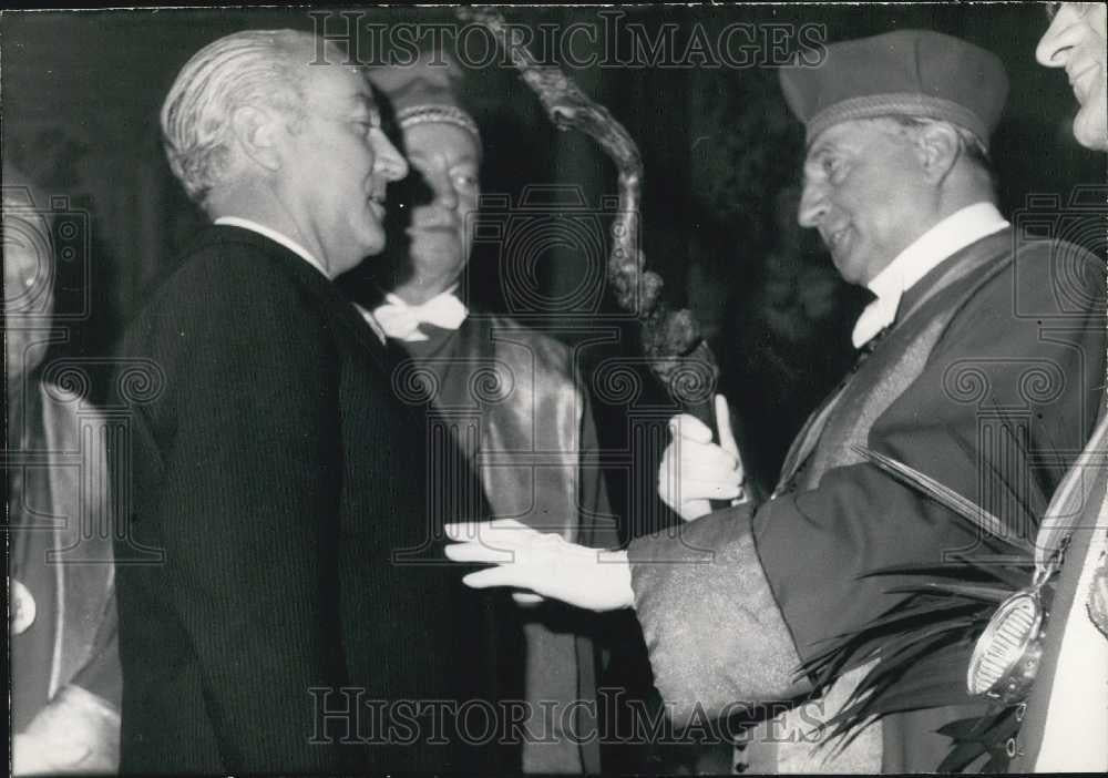 1961 Press Photo Count Mortico Spanish Ambassador Paris Made Knight Tastevin - Historic Images