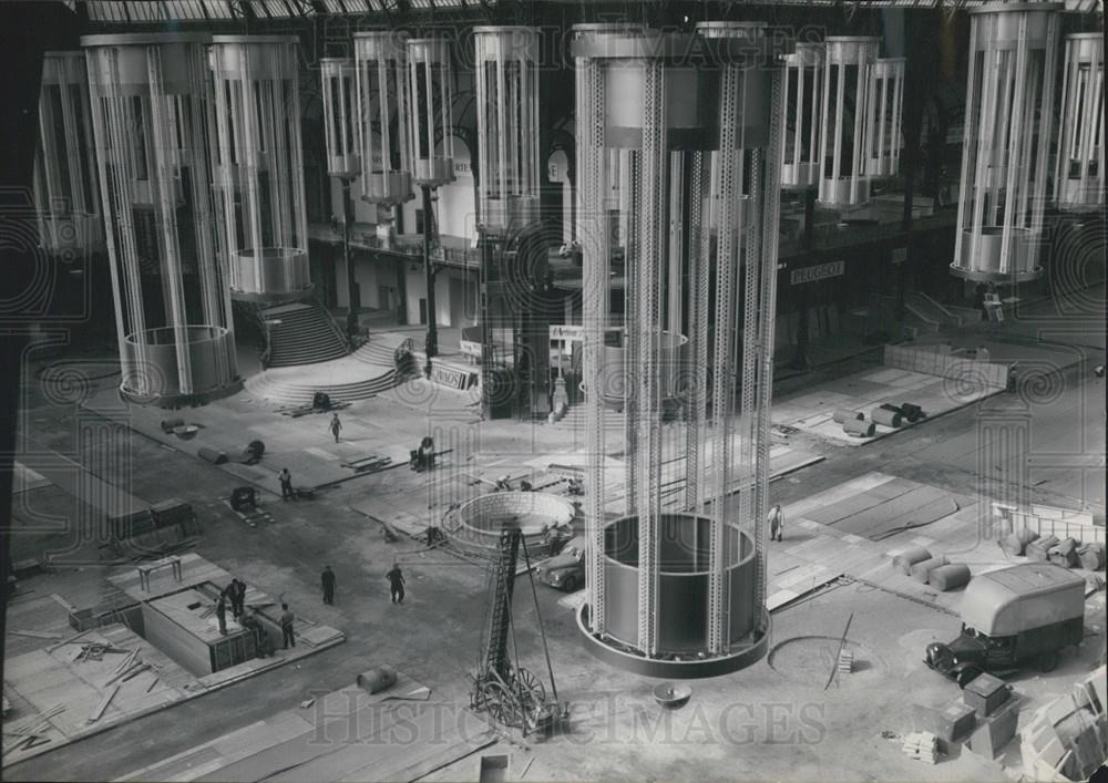 1956 Press Photo Chandeliers looking like lanterns for Paris Motor show - Historic Images