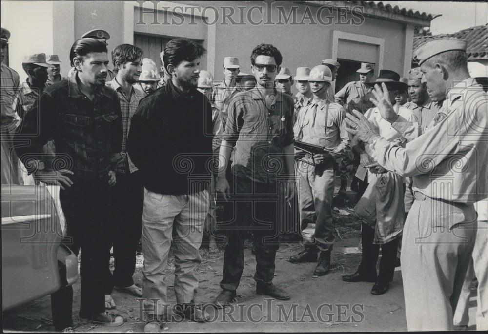 1967 Press Photo Journalist of Caparao in Jail - Historic Images