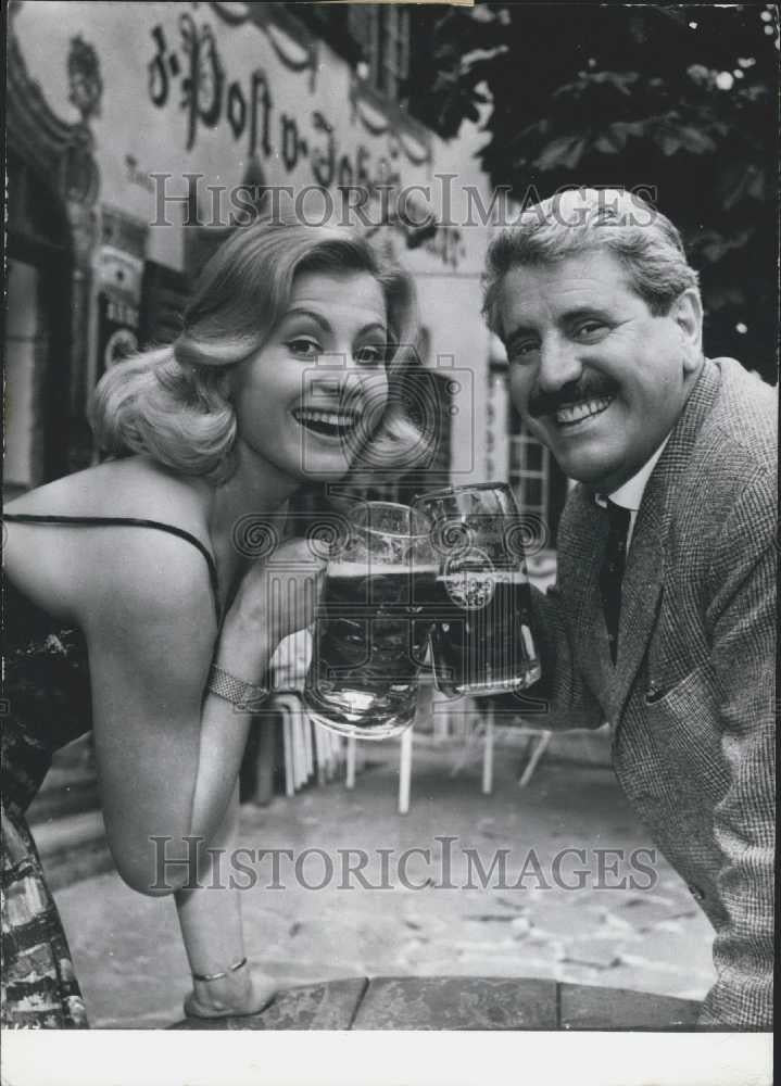 1961 Press Photo Wily Millowitsch Marlies Behrens Star Hochtourist - Historic Images
