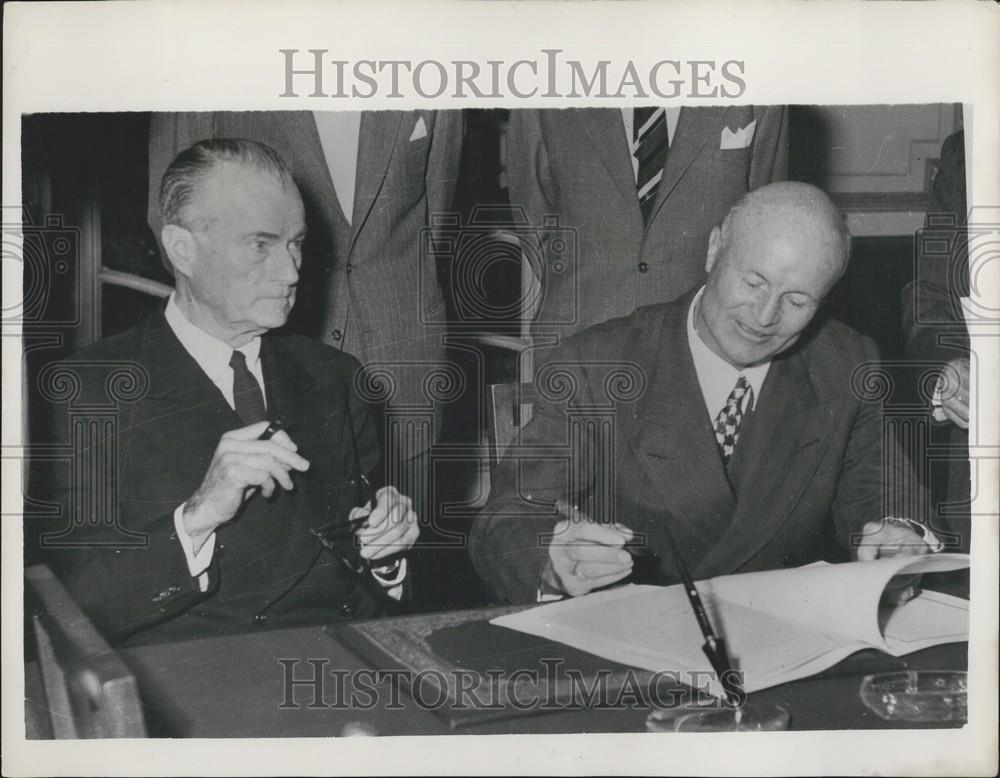 1953 Press Photo Egyptian,Dr. Mahmoud Fanzi &amp; US Amb  Mr. Caffery - Historic Images