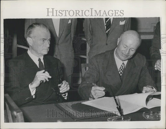 1953 Press Photo Egyptian,Dr. Mahmoud Fanzi & US Amb  Mr. Caffery - Historic Images