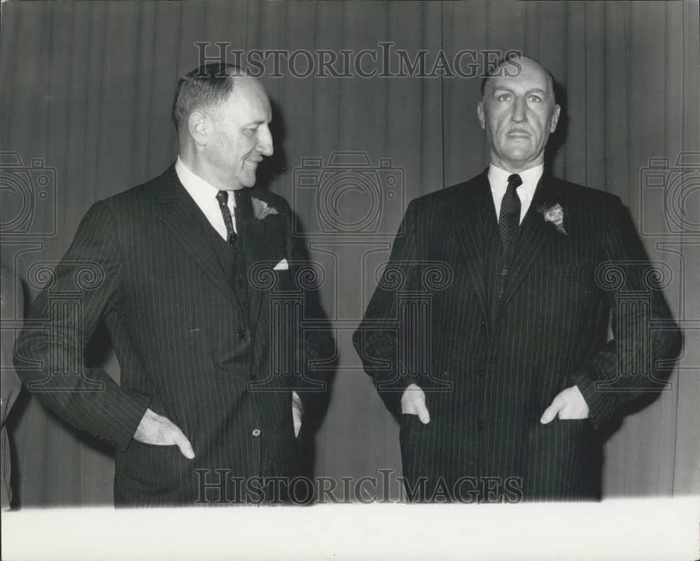 1968 Press Photo Dr. JMAH Luns the Foreign Minister of the Dutch At wax museum - Historic Images