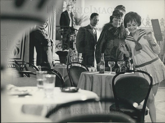 1969 Press Photo Margrit Rainer & Della Neri film "Holiday in Switzerland" - Historic Images