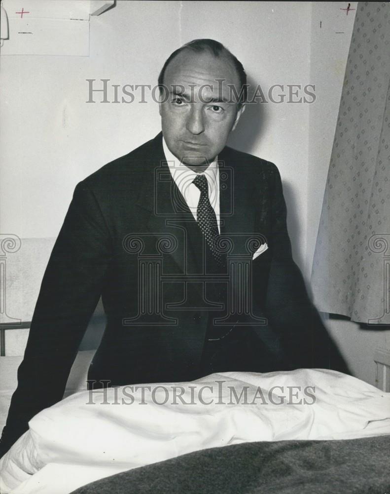 Press Photo Profumo Does Menial Tasks In His Rehabilitation Work - Historic Images