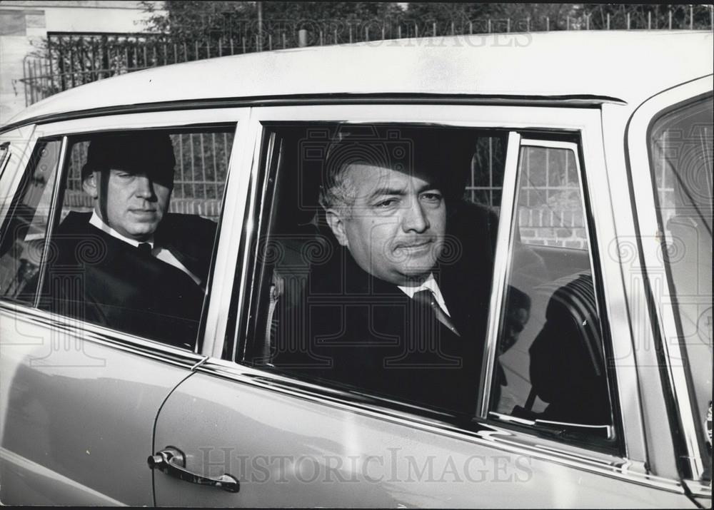 1962 Press Photo Dr. Adenauer Return of Chancellor from Washington - Historic Images